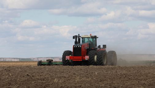 Аграрии пяти районов Красноярского края вышли в поля