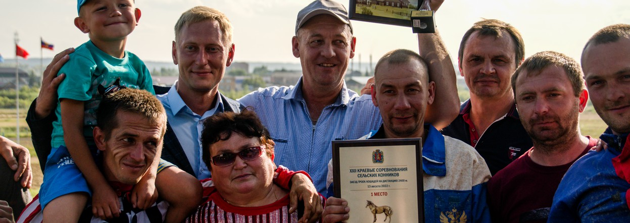 Автомобили, денежные премии и кубки: в Красноярском крае наградили лучших сельских конников