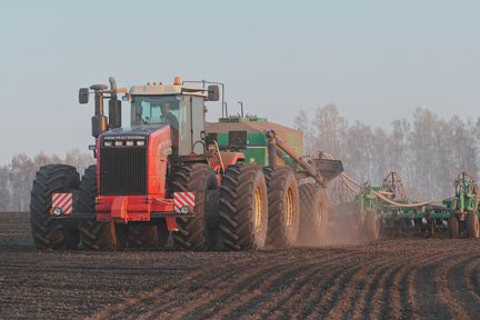 Аграрии Красноярского края засеяли более половины сельхозплощадей