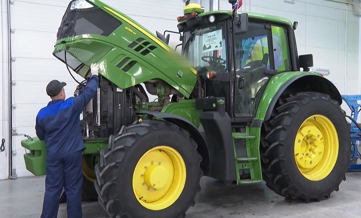 Программа "О хлебе насущном": аграрии на чемпионате "Профессионалы" и как стать трактористом