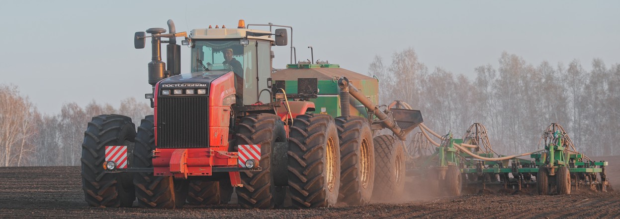 Аграрии Красноярского края засеяли более половины сельхозплощадей